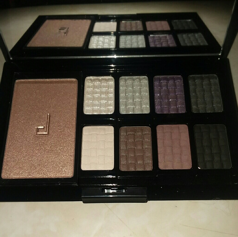 Doucce freematic eyeshadow pro palette